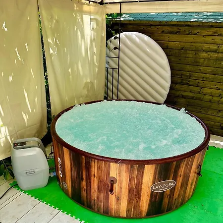 Villa Nada: Beachside Oasis with Sauna and Hot Tubs Omisalj Exterior photo