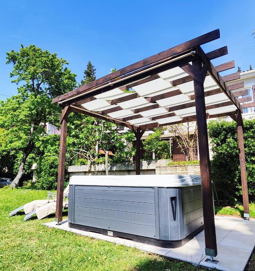Nada: Beachside Oasis With Sauna And Hot Tubs Villa