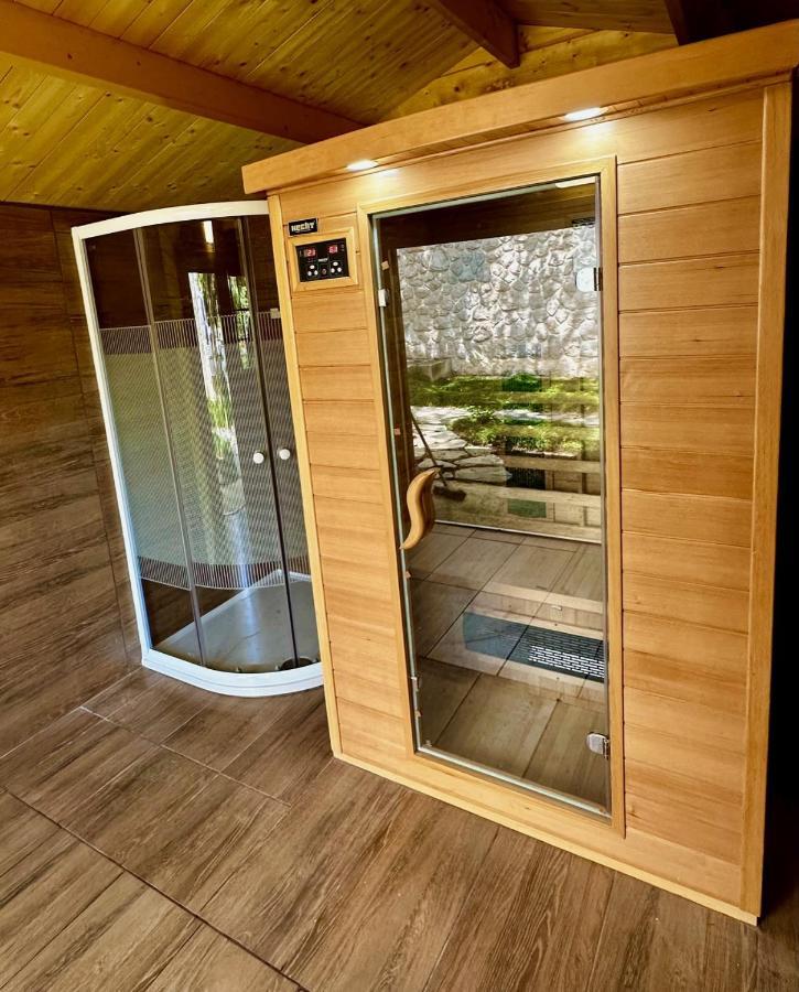 Nada: Beachside Oasis With Sauna And Hot Tubs Omisalj