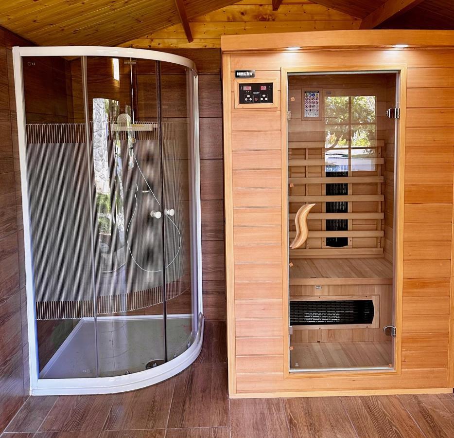 Nada: Beachside Oasis With Sauna And Hot Tubs