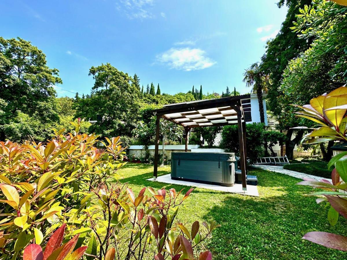 Nada: Beachside Oasis With Sauna And Hot Tubs Omisalj
