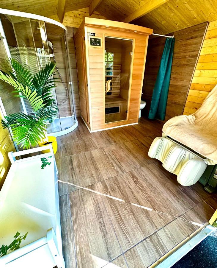 Nada: Beachside Oasis With Sauna And Hot Tubs *