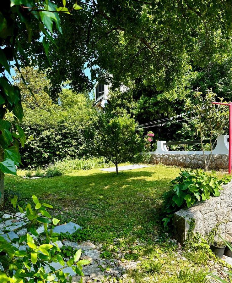 Nada: Beachside Oasis With Sauna And Hot Tubs Omisalj