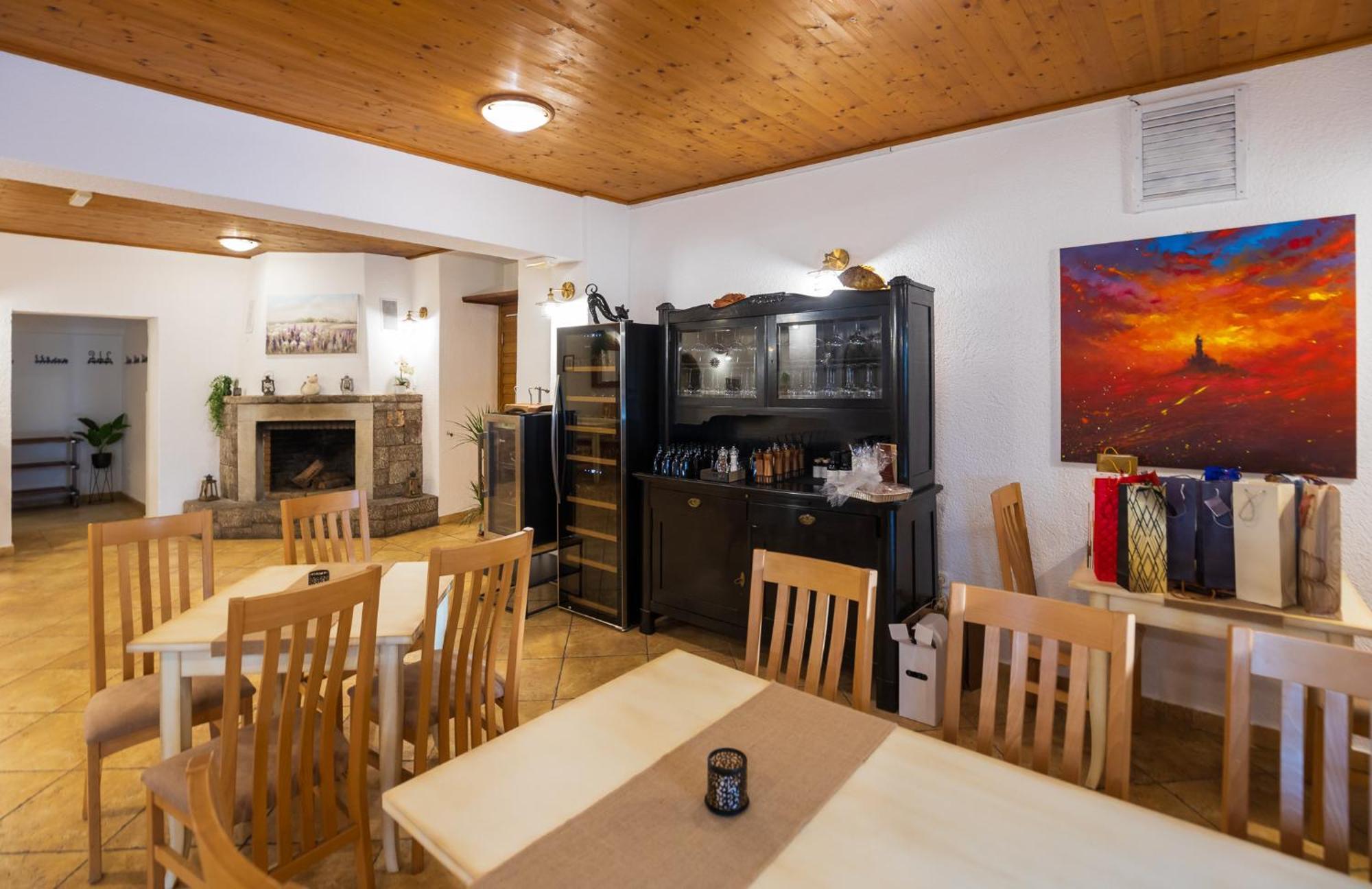 Nada: Beachside Oasis With Sauna And Hot Tubs